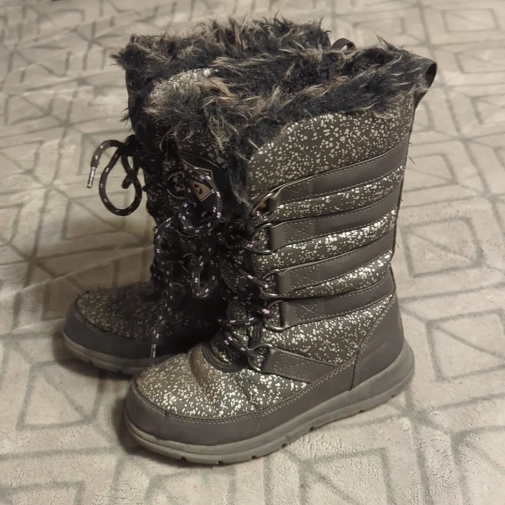 Quest Kids' winter snow boots with a black and‎ white speckled pattern and faux